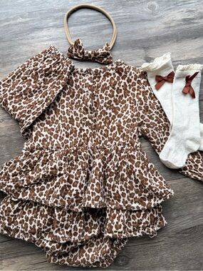 Cynthia Rowley 100% cotton baby leopard romper with headband and socks 6-9M